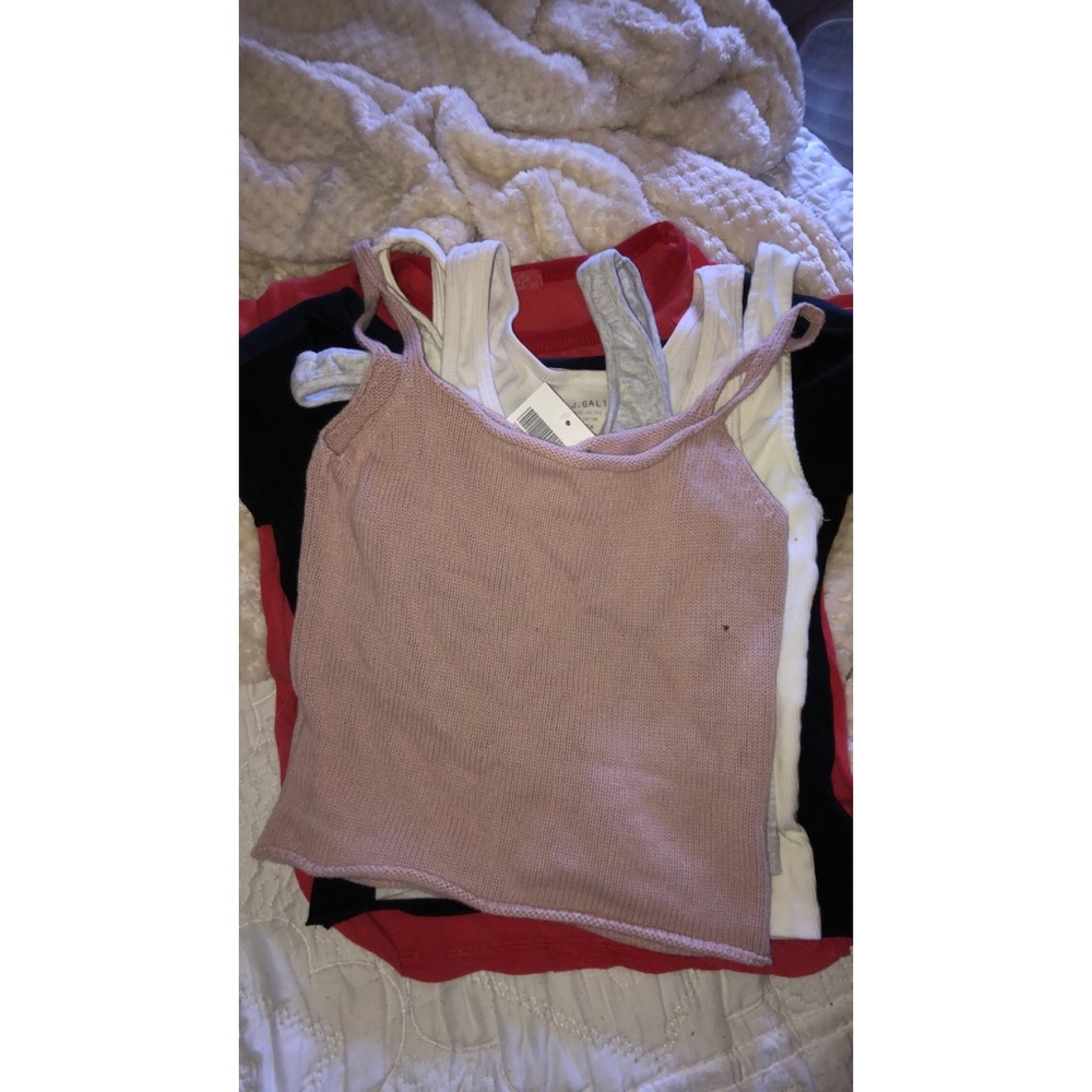 BRANDY MELVILLE TOP